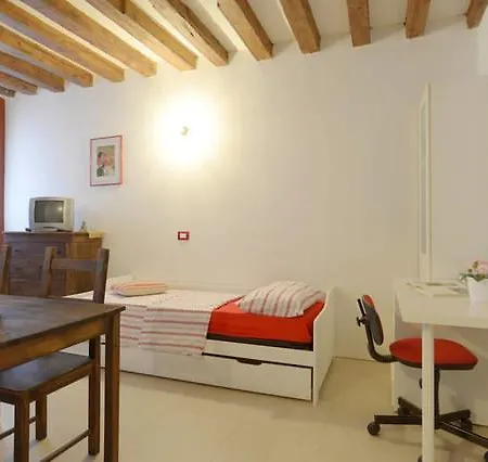 아파트 Salizada San Francesco 베니스